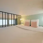 Renovated, Chic Studio For Two
