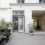 Renovated, Chic Studio For Two