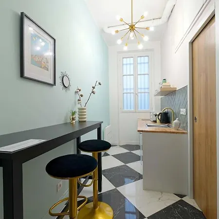 Renovated, Chic For Two Paris